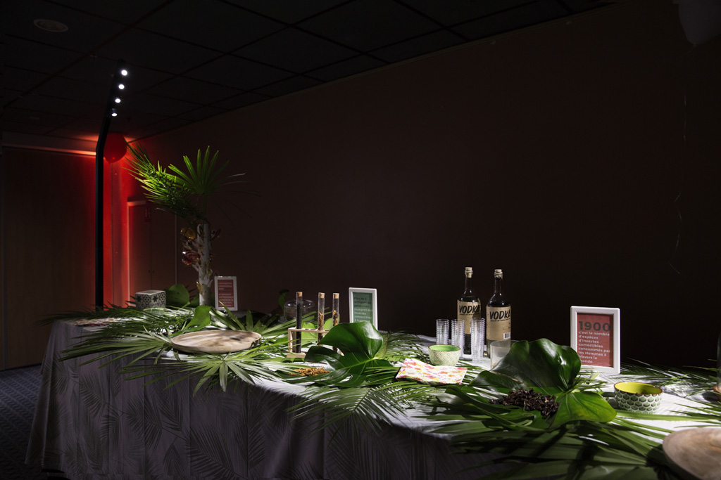 Stand de dégustation d'insectes comestibles lors d'un événement professionnel